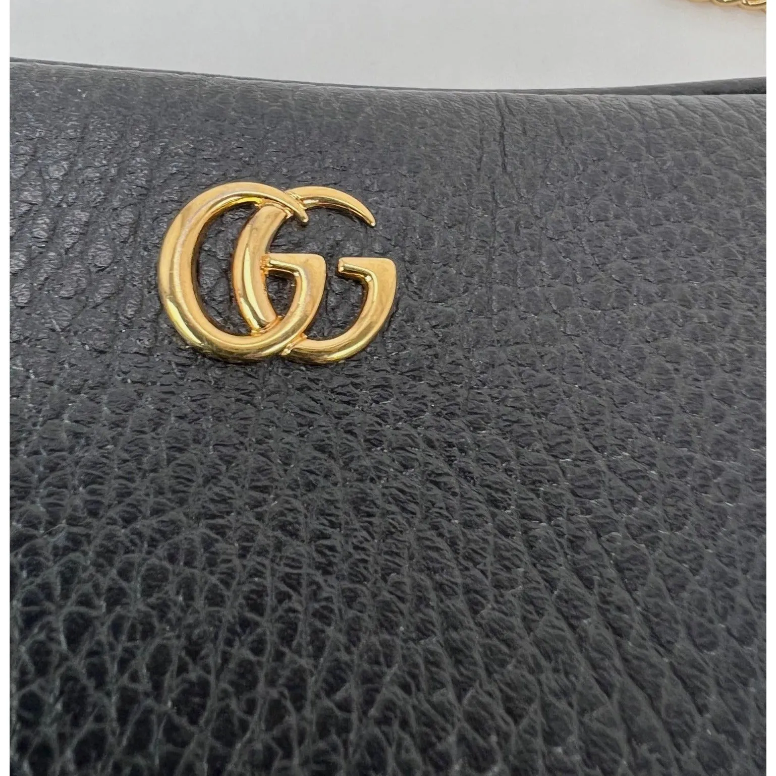 Gucci GG Marmont Super Mini lack Calfskin Crossbody Bag