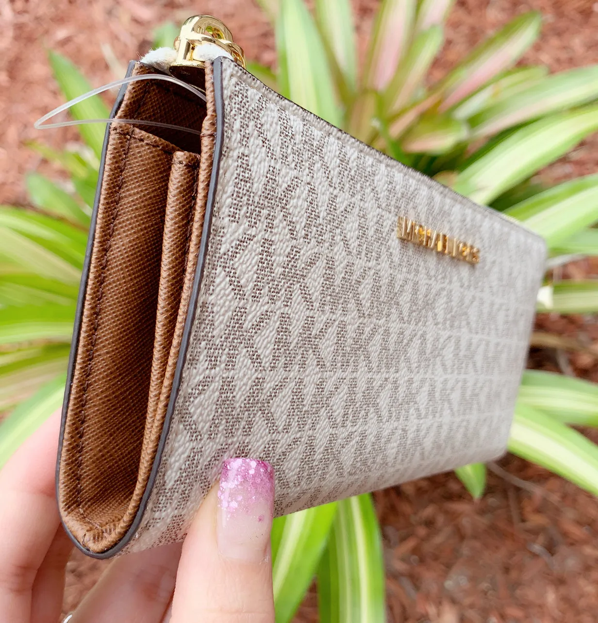 Michael Kors Jet Set Travel Signature Large 3/4 Zip Wallet VanillaMK