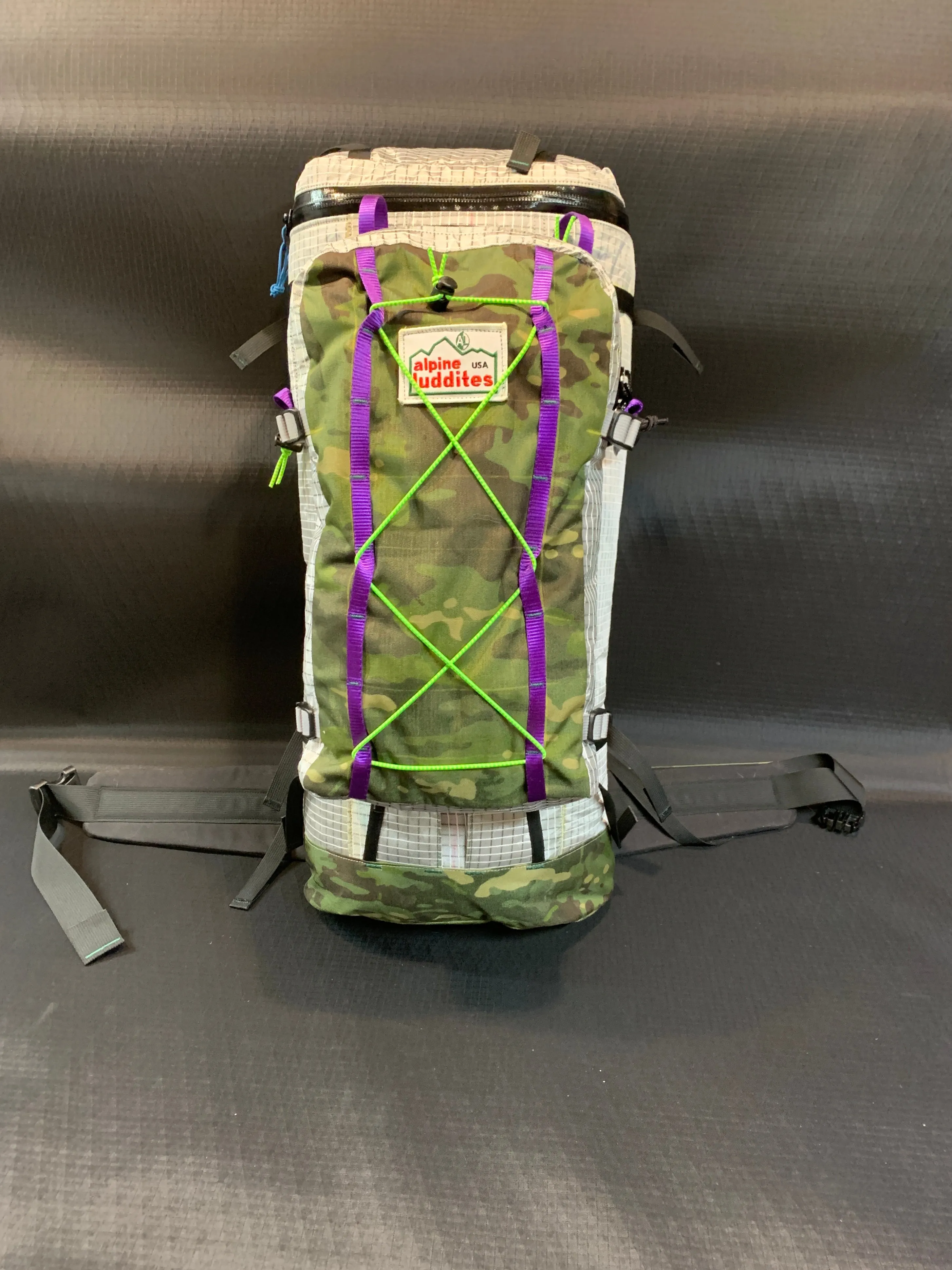 top loading alpine machine 40 L with matching Avy gear pocket