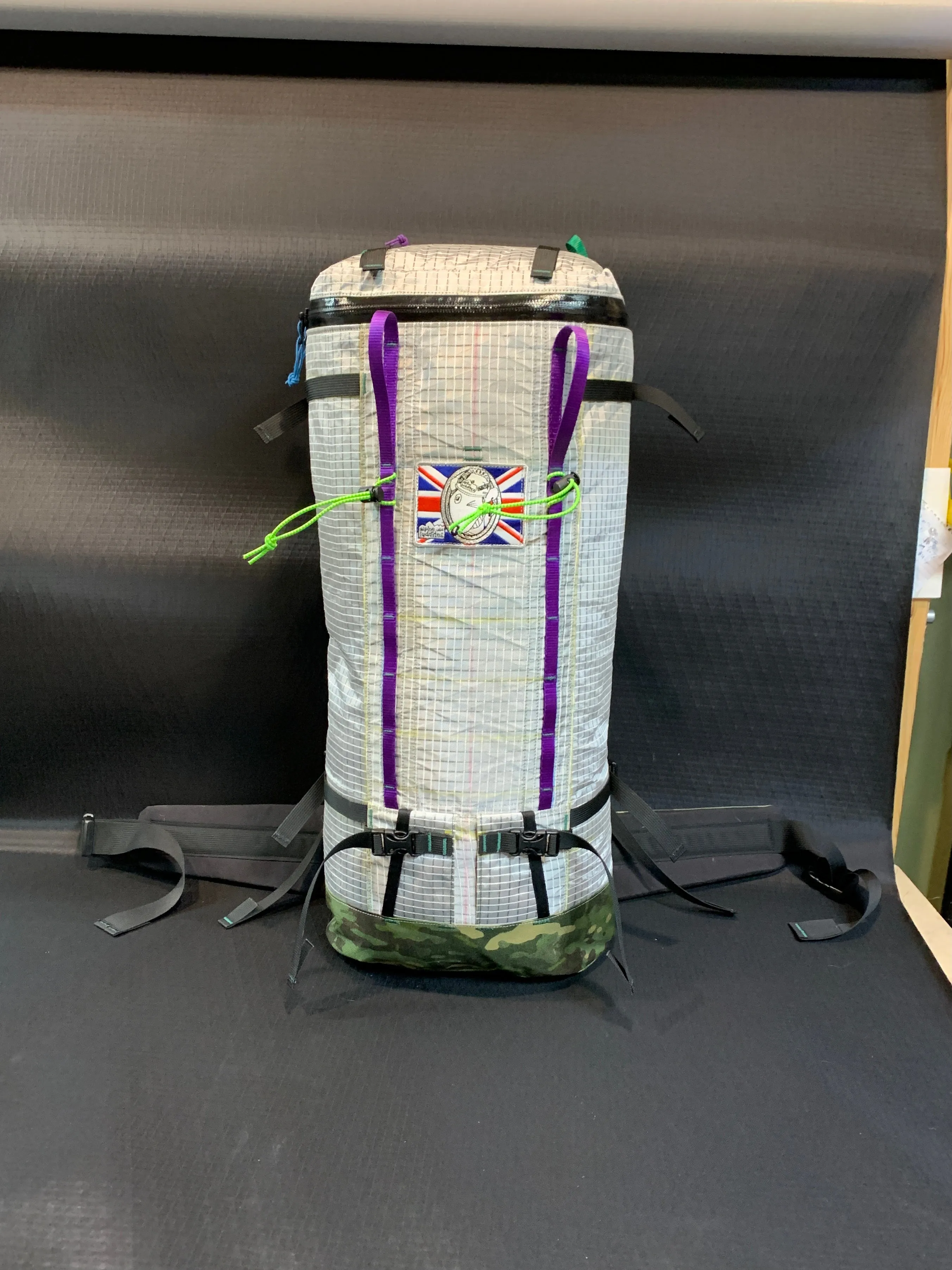 top loading alpine machine 40 L with matching Avy gear pocket